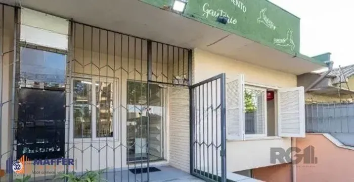 Casa no bairro Petrópolis de 3 dormitórios e 4 vagas
