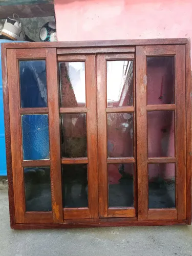 Janela de madeira com vidro 1m x 1m