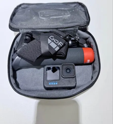 GoPro 12 Hero Black + kit de acessórios e cartão de memória 