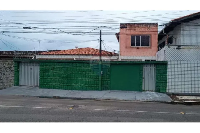 Casa plana na Parquelândia, em Frente ao Campus da UFC, Bezerra de Menezes