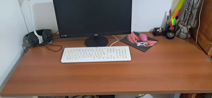 Mesa de Escritório em Ótimo estado de R$ 350,00 para R$ 200,00