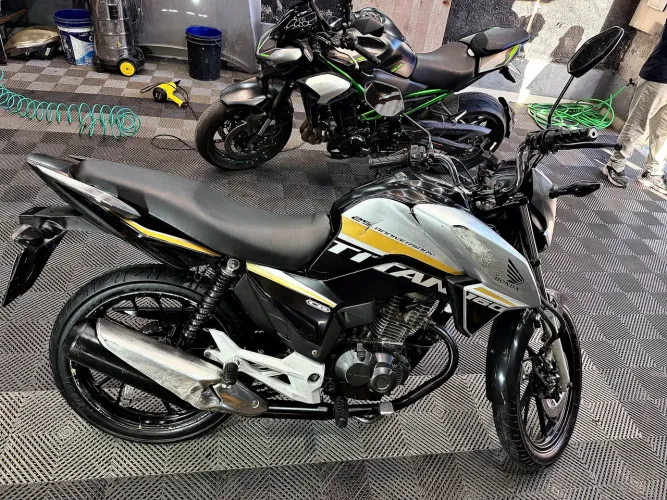 TITAN 160