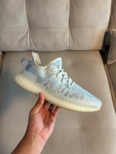 Yeezy 350 v2 Mono Ice