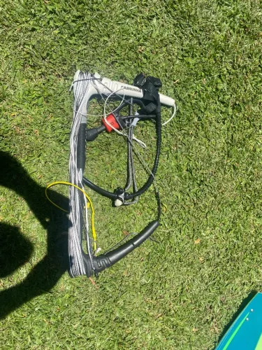 Barra Cabrinha Overdrive 1X ano 2020, tamanho ajustável 52-60 cm,  usada apenas 3 vezes
