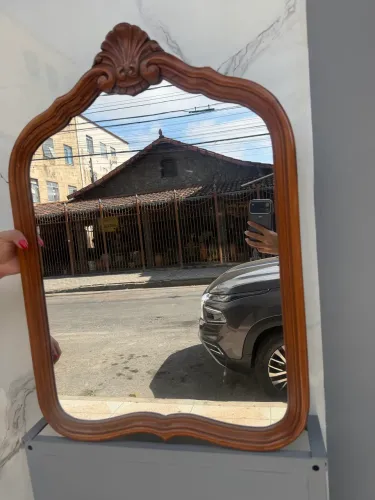 Espelho Quadrado Antigo com Moldura de Madeira