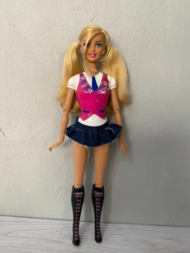 Boneca Barbie articulada