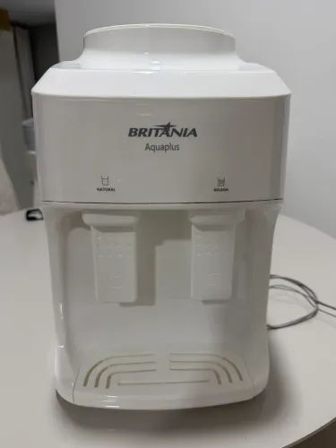 Gelágua Britânia, balcão e paneleiro. R$ 220,00 (Vender Rápido)
