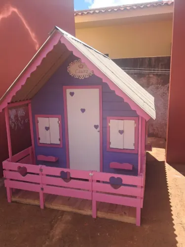 Casinhas de boneca em madeira