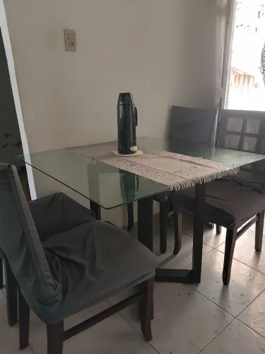 Mesa de janta com 4 cadeiras