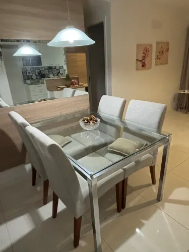 Mesa com 4 cadeiras