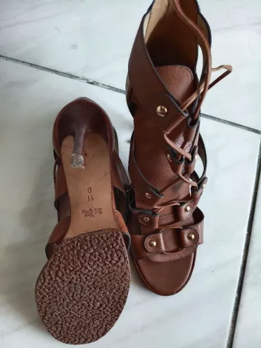 Sandália importada tamanho 40