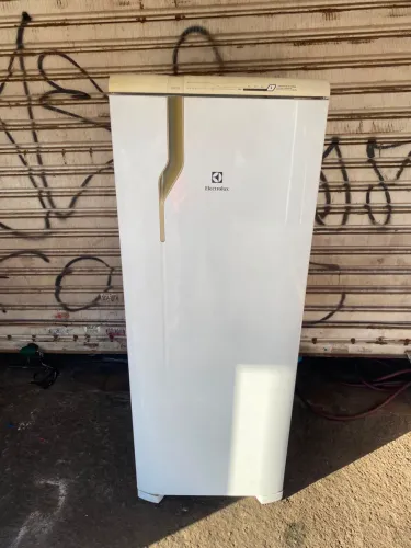 Geladeira Electrolux frost free semi nova