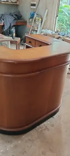 Balcão em mogno ótimo para atendimento