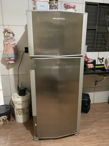 Vende-se geladeira 220v