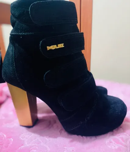 Bota semi nova