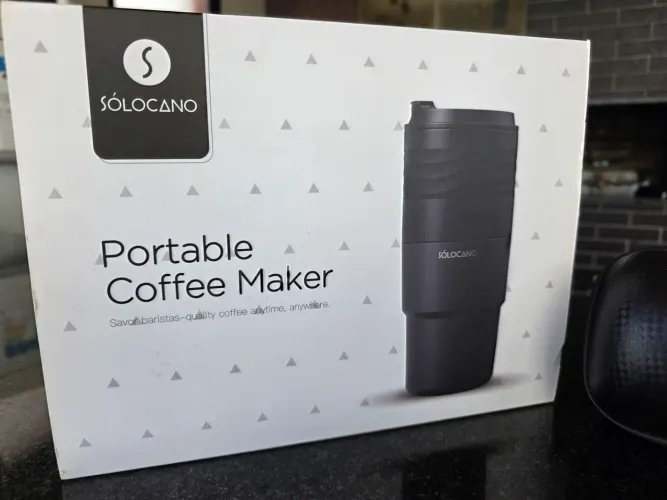 Cafeteira portátil com moedor elétrico Solocano