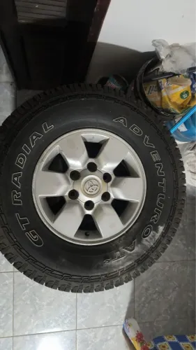 Vendo jogo de aro 15 completo da Hilux 2008