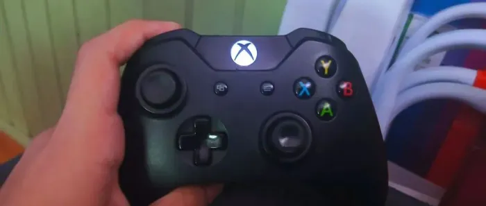 Controle de Xbox one preto vendo
