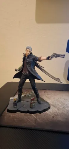 Estátua Nero Devil May Cry - Alta Qualidade, Muito Detalhada