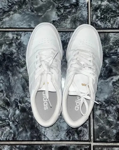 Tênis adidas branco