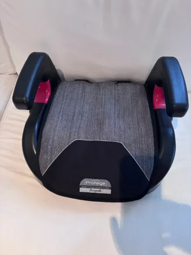 Booster (assento de elevação) Burigotto Protege, indicado para crianças de 15 a 36 kg 