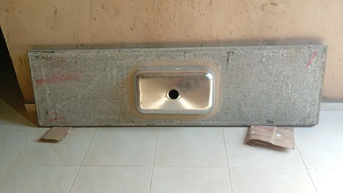 Vendo uma pia de mármore para cuzinha medida 2 metros por 55 Nova cor verde ubatuba