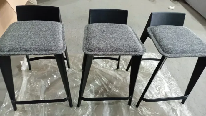 Vendo 3 Banquetas de alto padrão