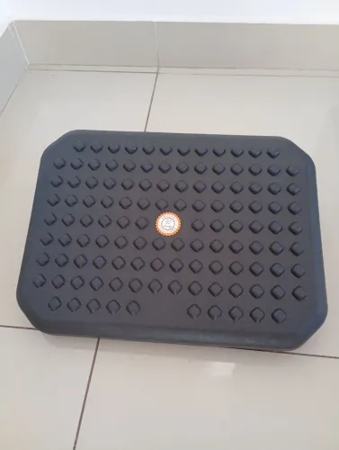 Apoio de pé ergonômico preto