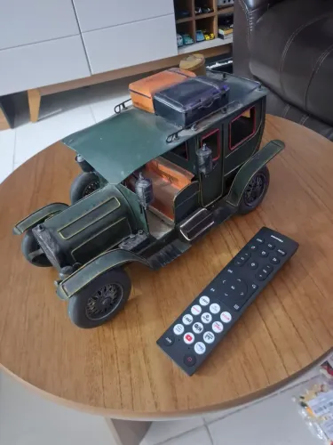 Carro colecionáveis ( calhambeque metálico antigo)