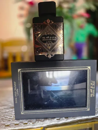 Perfumemarcante e luxuoso, o Bade'e Al Oud da Lattafa