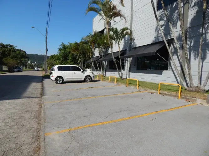 Oportunidade!! Predio Comercial a venda em Jurere em Florianópolis SC