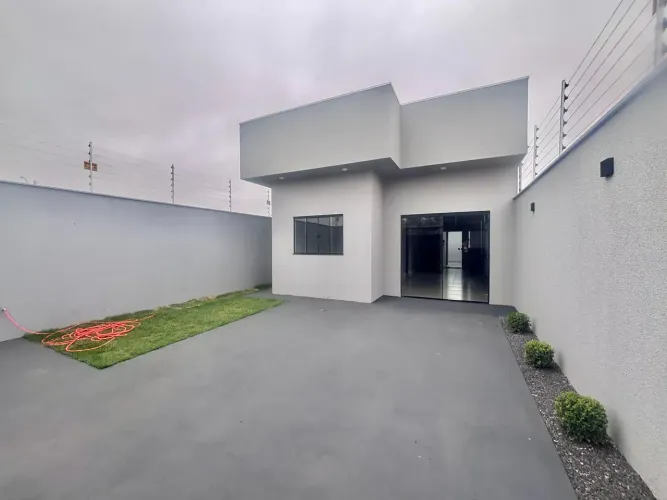 Casa à venda em Rio Verde com espaço amplo, boa localização, 3 quartos e acabamento modern