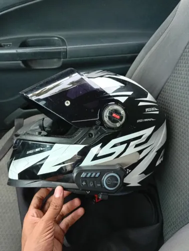 Capacete LS2 draze com pouco tempo de uso