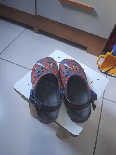 Crocks homem aranha