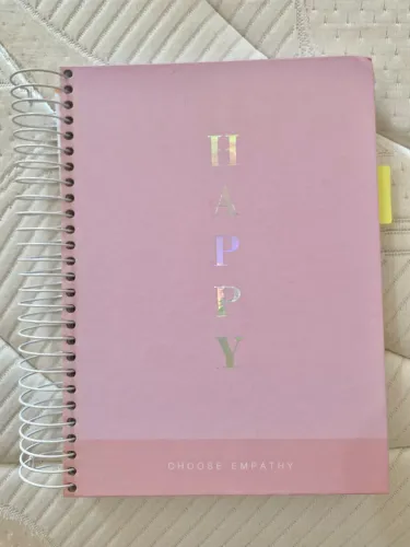 Caderno usado, com 310 folhas em branco ( as usadas foram retiradas )