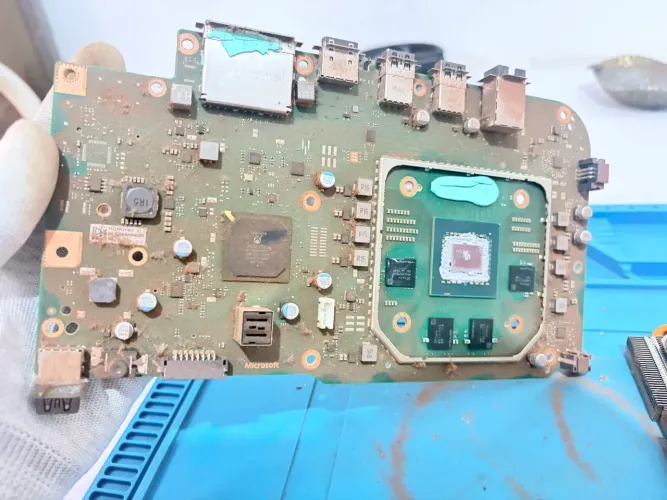 Limpeza interna e teoca da pasta termica de videogames