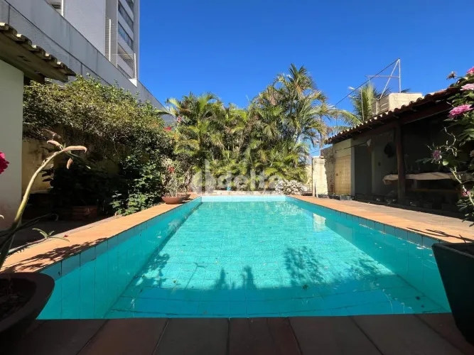 Casa com 3 quartos e 1 suíte, disponível para locação e venda no bairro Santa Maria em Ube