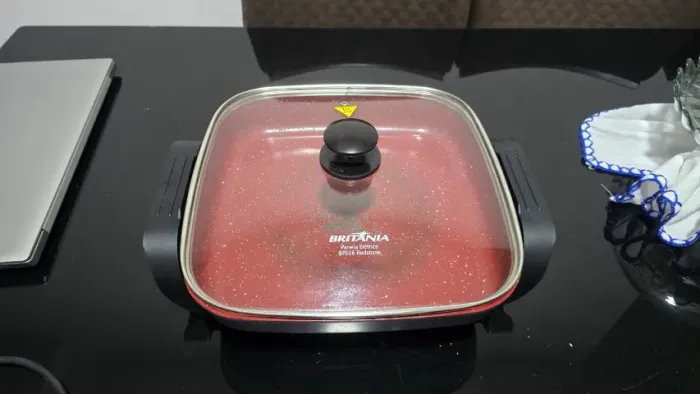 Panela Elétrica Britânia BPE06 127V 1200W