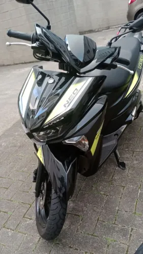 Vendo por não usar, atualmente está cm adesivos rosa mais é só trocar.