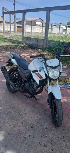 Vendo Fazer 150 Branca 2019 - com detalhes para fazer