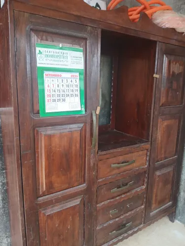 Vendo armário por 200 reais podendo negociar ate por 180