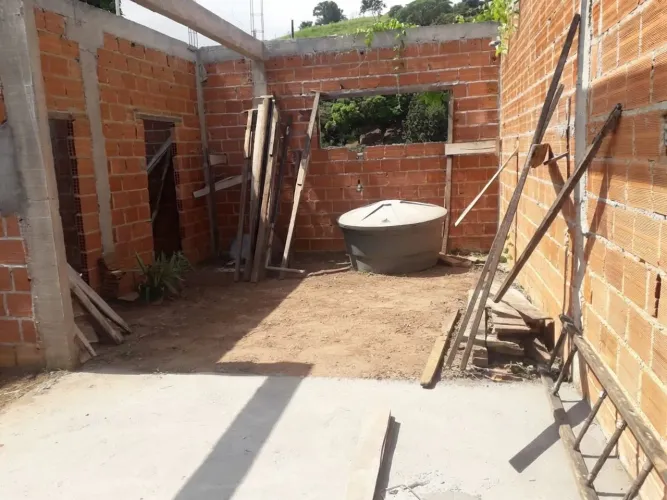 ? VENDE-SE TERRENO COM CASA EM CONSTRUÇÃO ? PONTO CHIC / NOVA IGUAÇU<br>