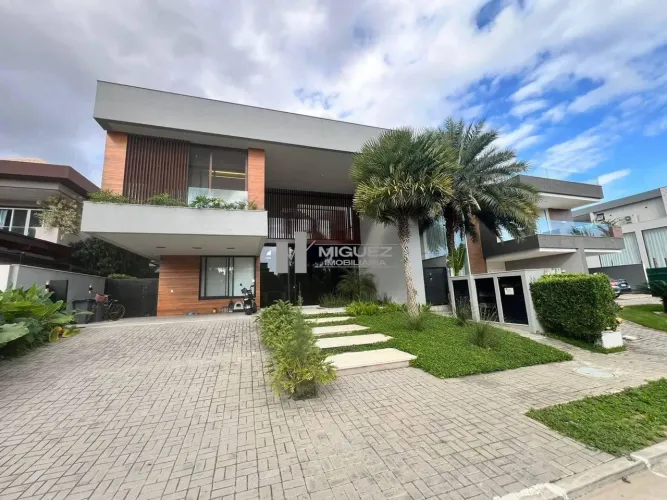Casa triplex à venda na Barra da Tijuca, Condomínio Alphaville. Avenida Célia Ribeiro da S