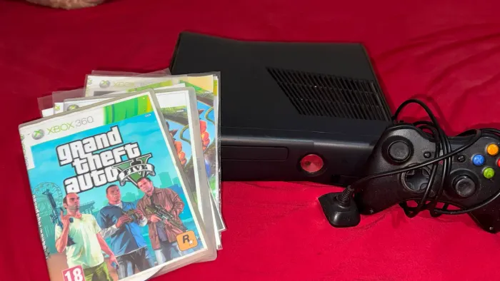 XBOX 360 super slim , em perfeito estado