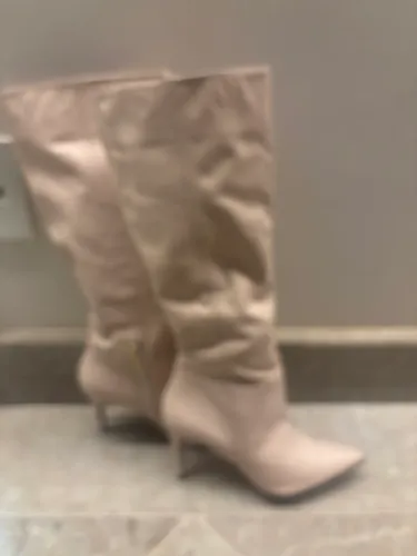 Bota Luiza Barcelos cor nata com caixa