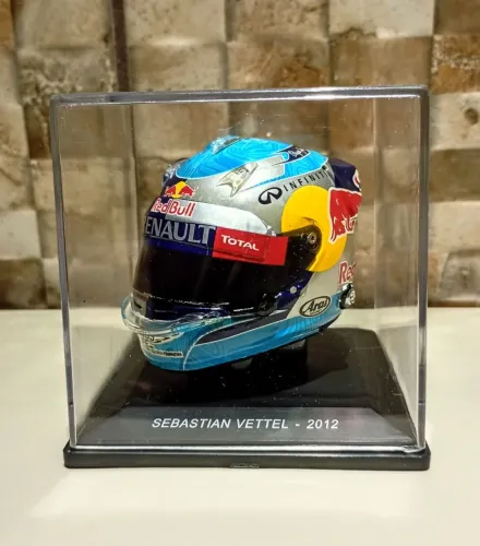 Miniatura Formula 1 Capacete Sebastian Vettel World Champion 2012 Spark 1/5