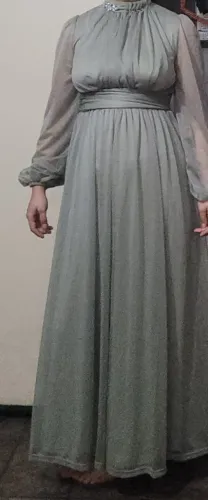 Vestido Cinza Escuro Prata Clássico Longo Festa, Tamanho ''M'' corresponde ao número 40. 