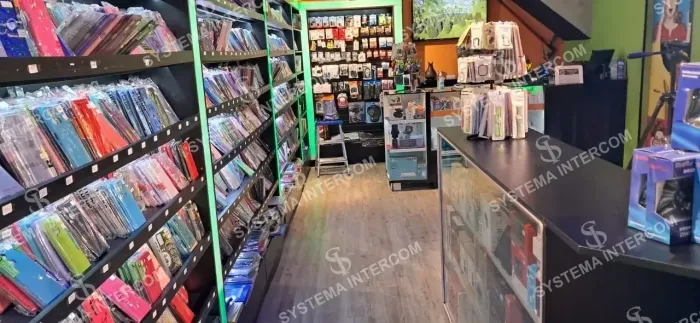 Loja de celular confinada em grande shopping