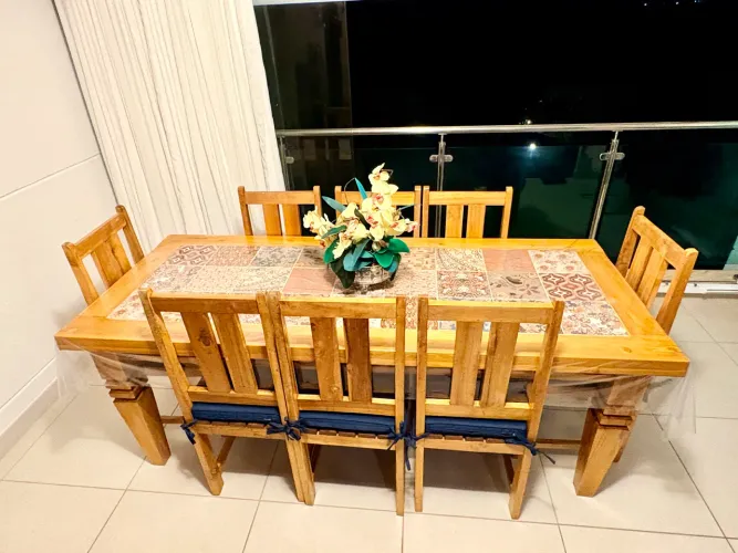 MESA DE JANTAR 2,20m EM MADEIRA MACIÇA ACÁCIA + 8 CADEIRAS - EXCELENTE ESTADO