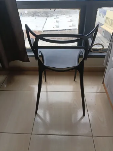 2 cadeiras modelo único